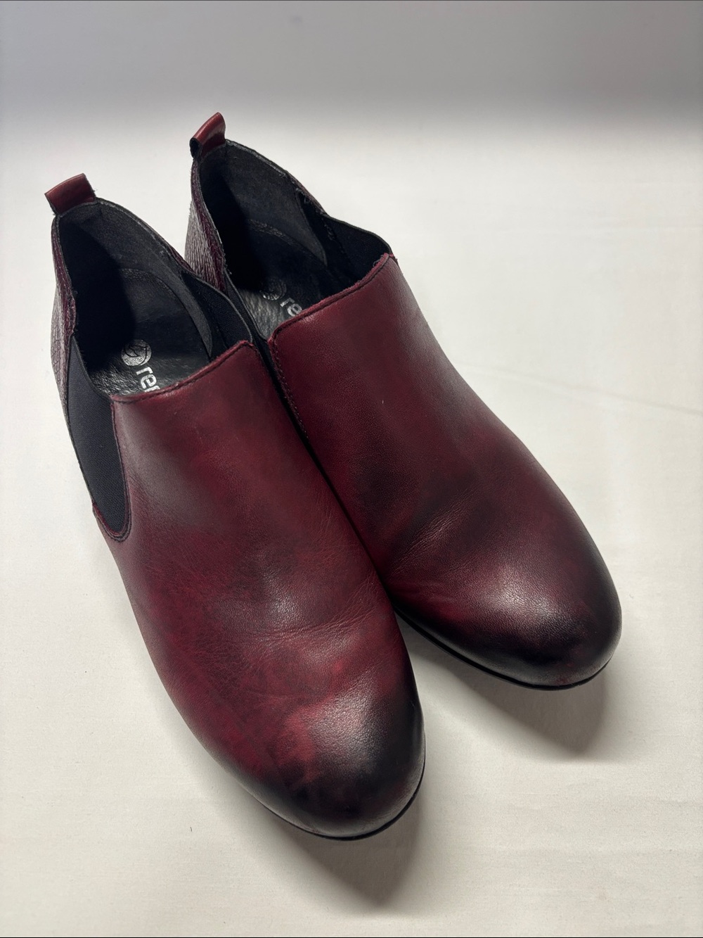 Remonte Women's Heeled Chelsea Boots in Burgundy